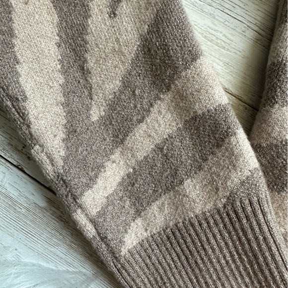 Cupcakes and Cashmere Open Front Cardigan | XS | Zebra Print - Picture 7 of 8
